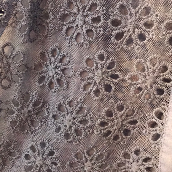 Sleeveless Collared Top - Picture 2 of 4